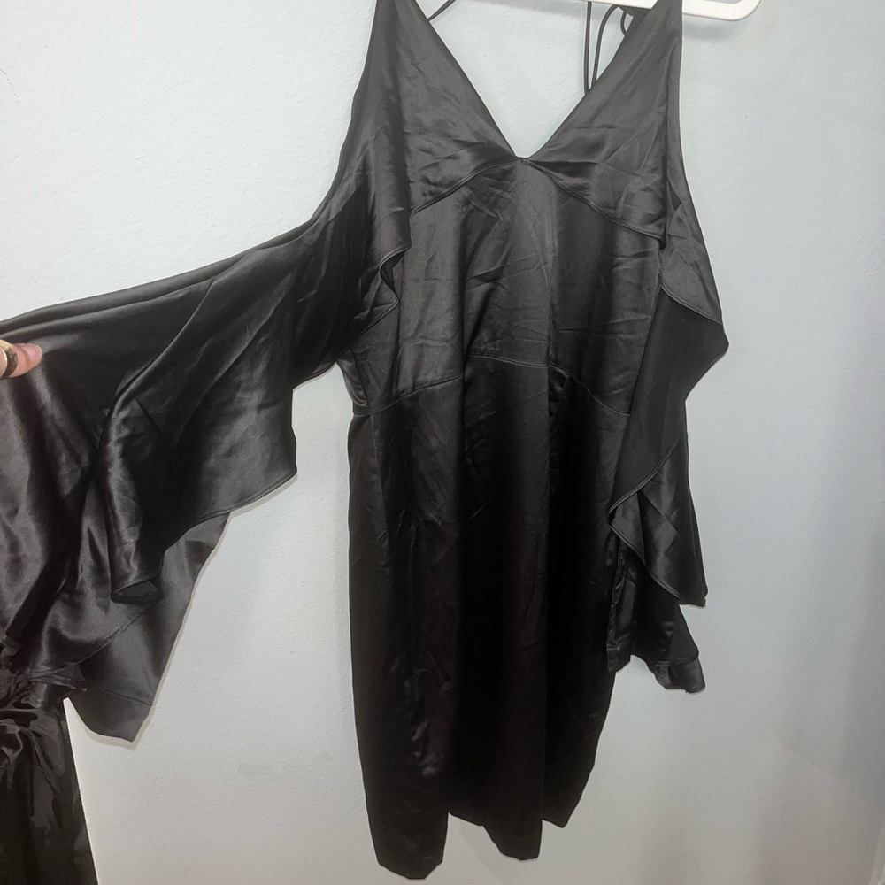Lulus black bodycon dress. Cold shoulder sleeve with ruffled open sleeves